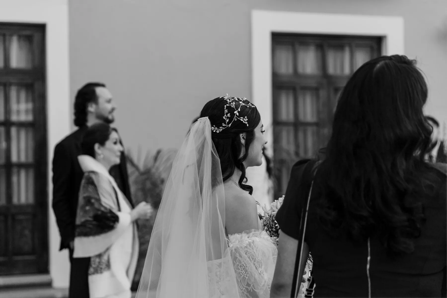 Almendra y Martín durante su boda en Basílica de Ocotlán - Hotel Posada Tlaxcala