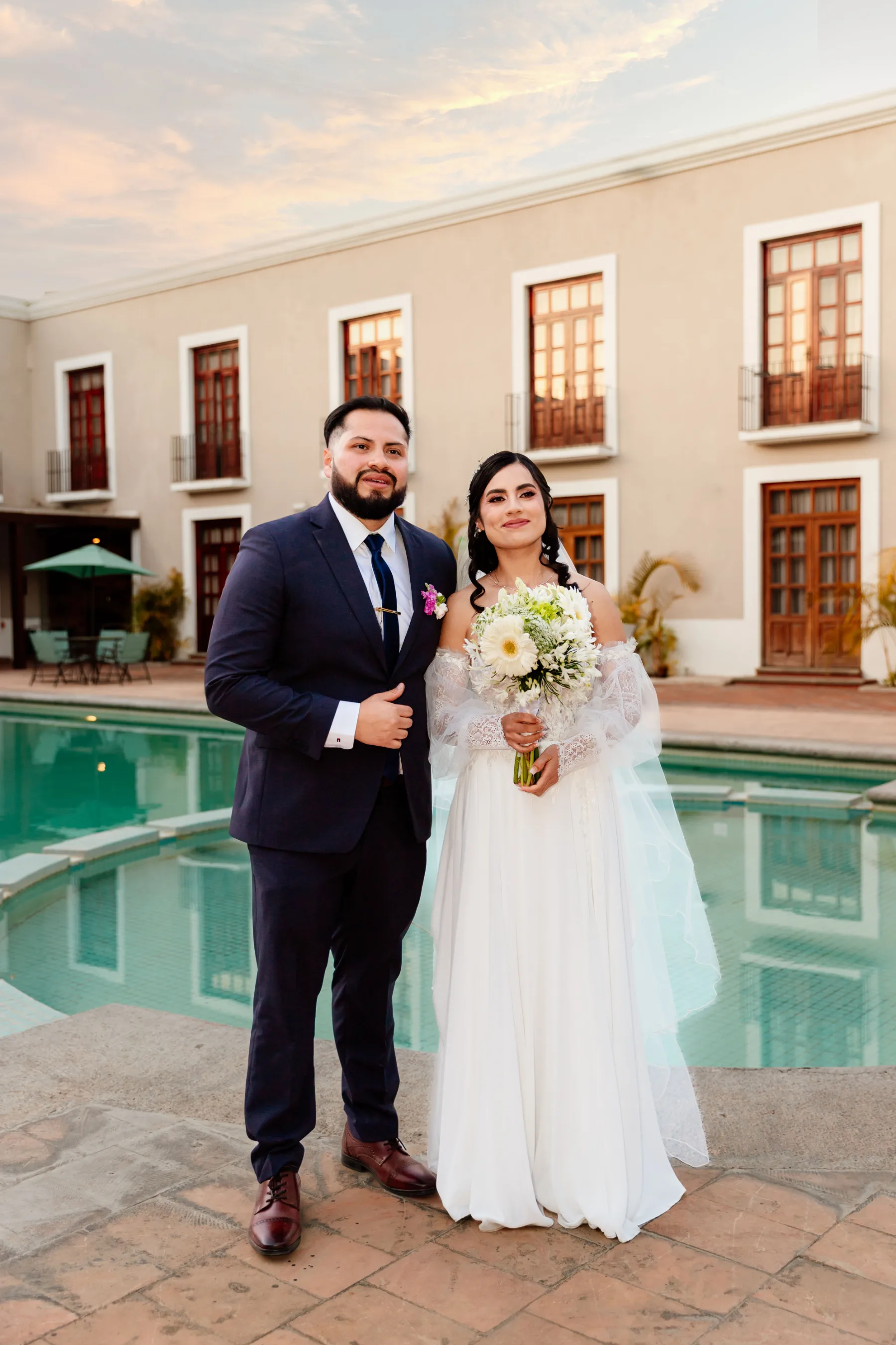 Almendra y Martín durante su boda en Basílica de Ocotlán - Hotel Posada Tlaxcala