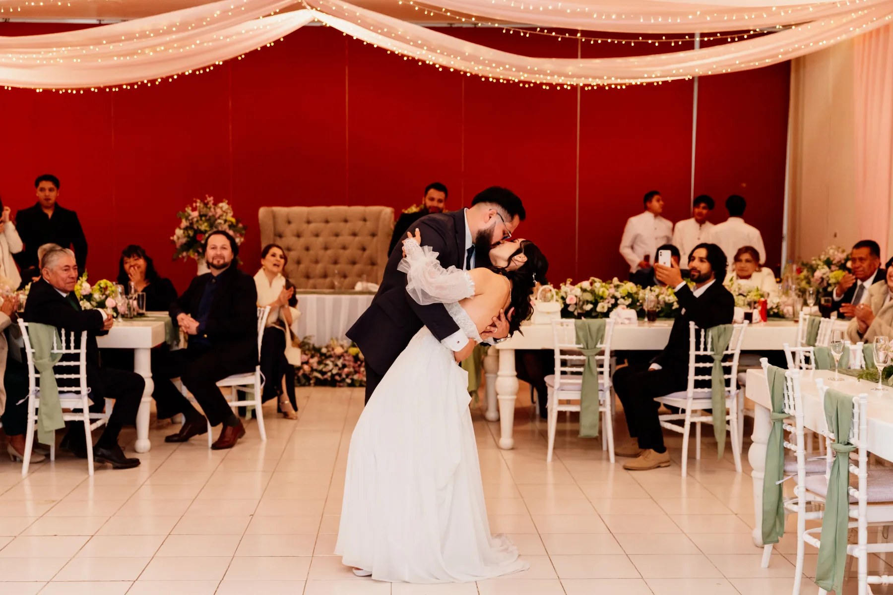 Almendra y Martín durante su boda en Basílica de Ocotlán - Hotel Posada Tlaxcala