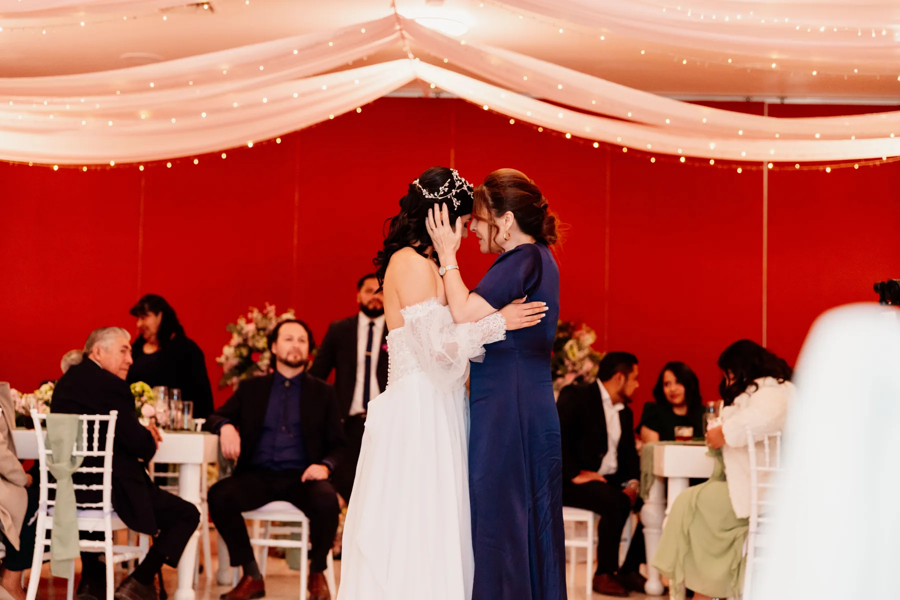 Almendra y Martín durante su boda en Basílica de Ocotlán - Hotel Posada Tlaxcala