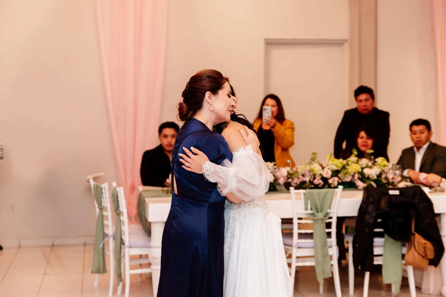 Almendra y Martín durante su boda en Basílica de Ocotlán - Hotel Posada Tlaxcala