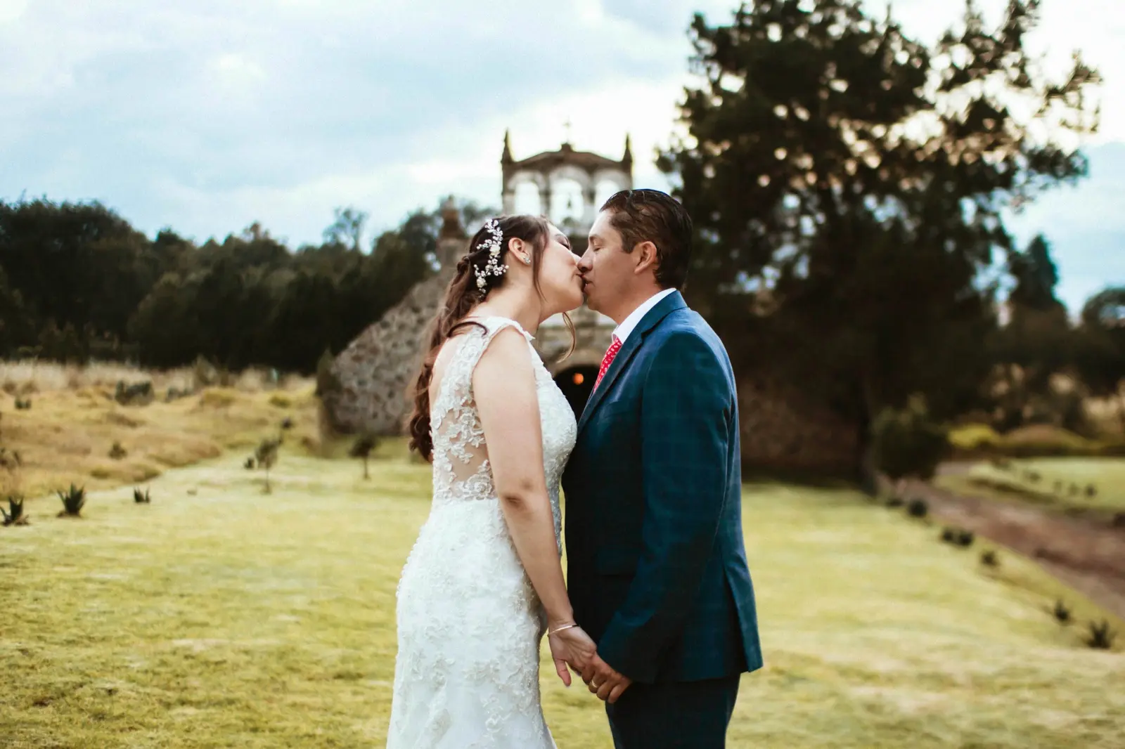 Andrea y Guillermo en los jardines de Hacienda Tepetzala