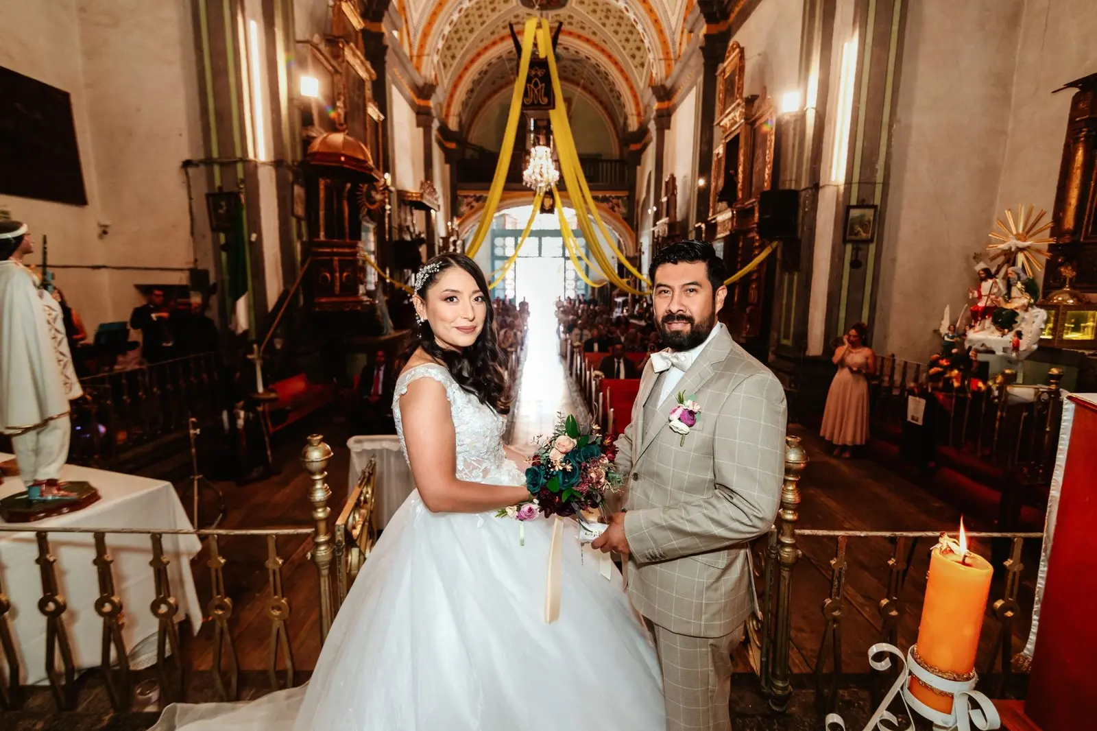 Arianna y Javier dentro de la iglesia de Atlihuetzian