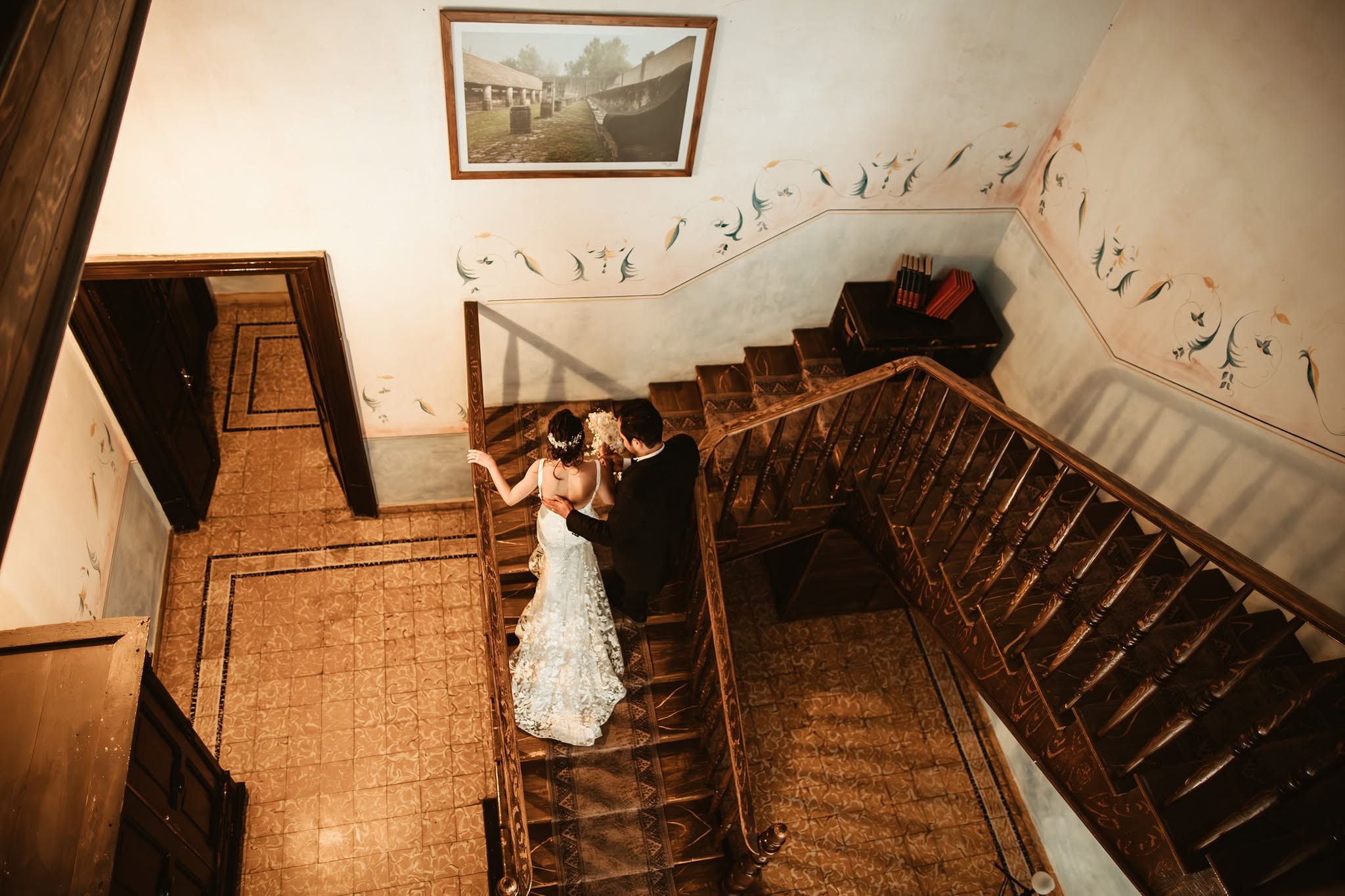 Novios en escalera