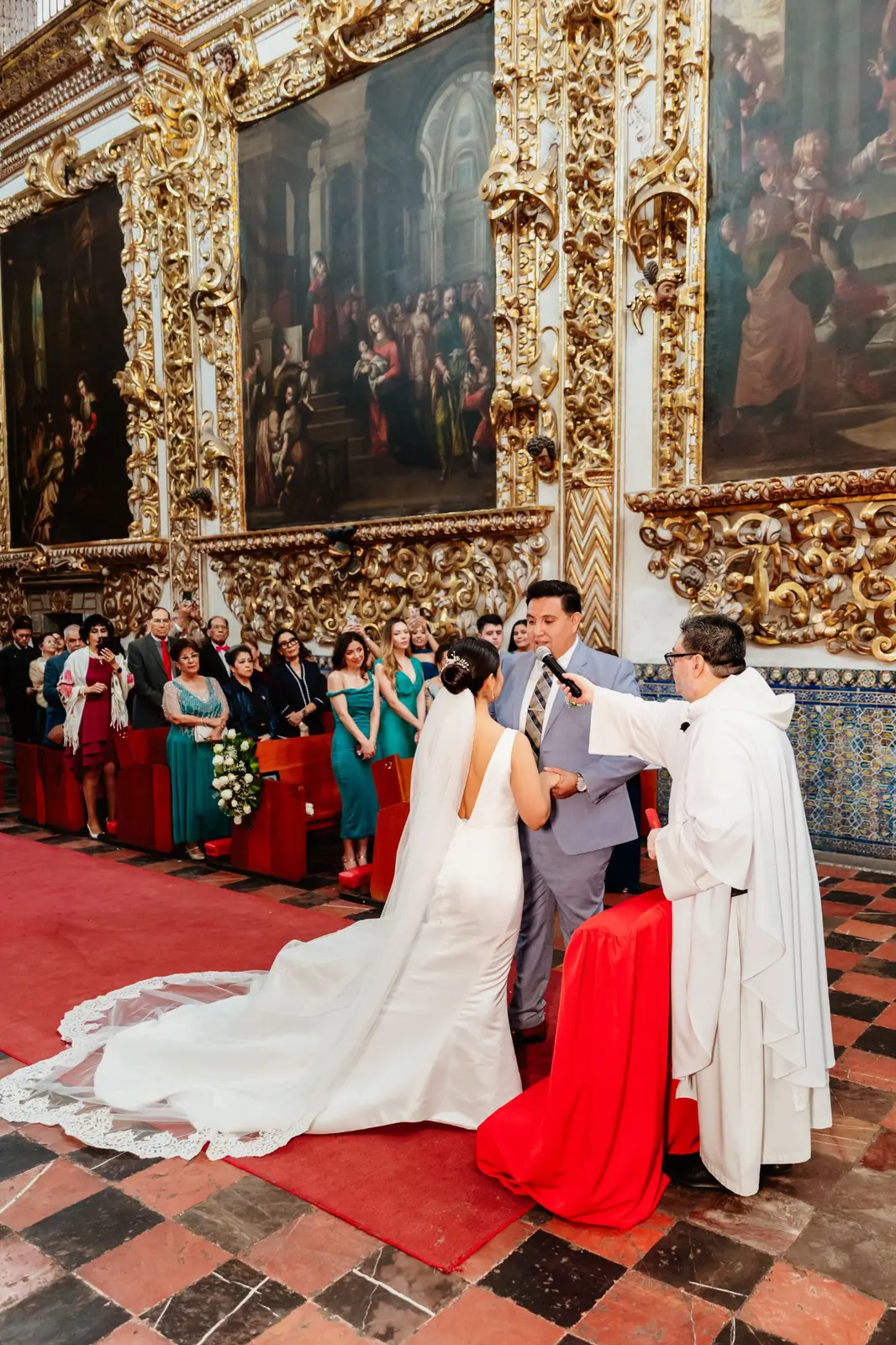 Carlos y Elizabeth durante su boda en Puebla