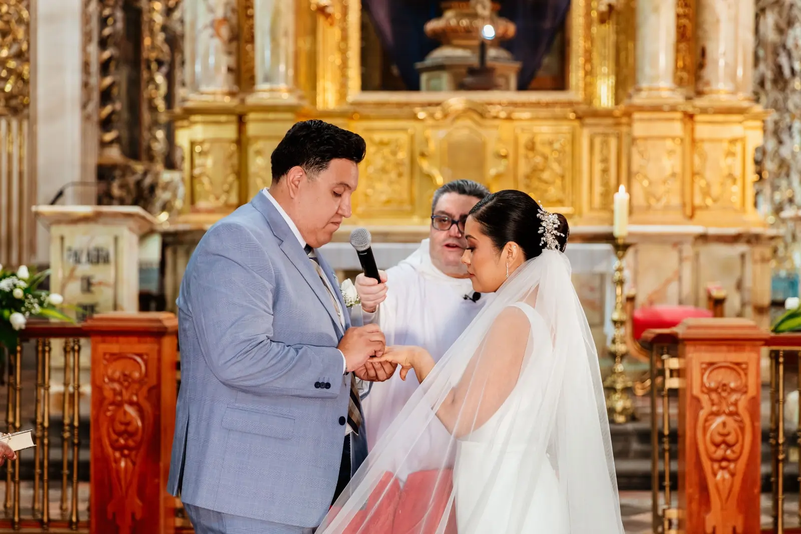 Detalles de la celebración de Carlos y Elizabeth