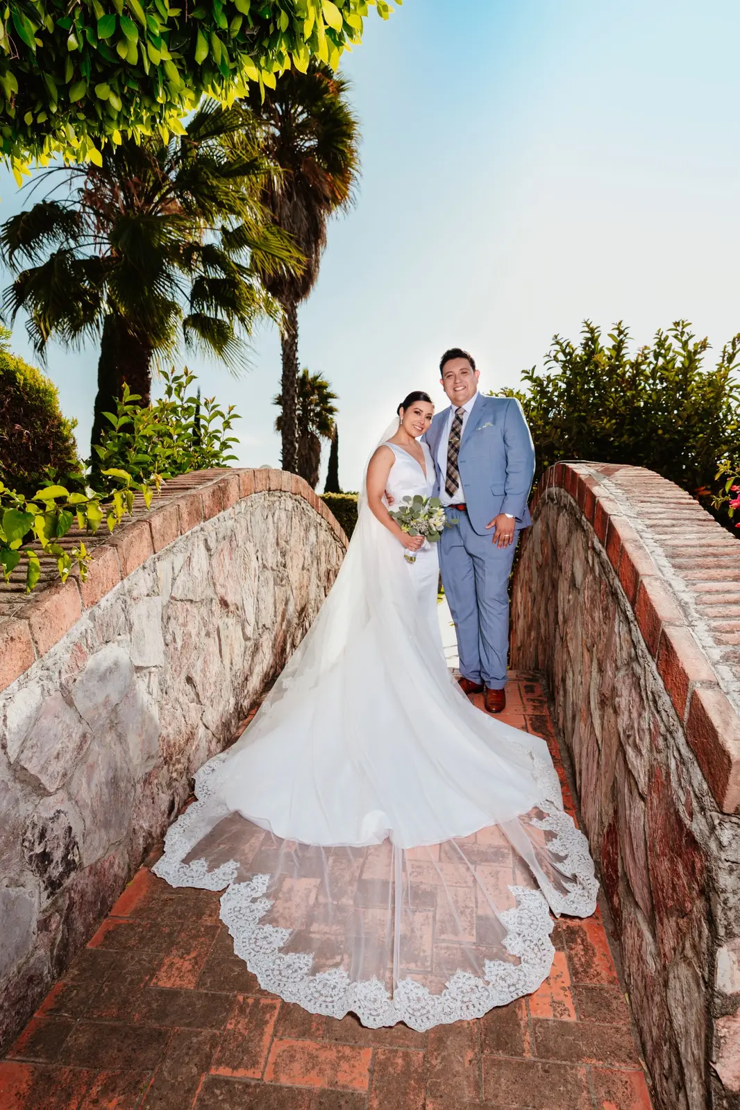 Carlos y Elizabeth celebrando su matrimonio civil