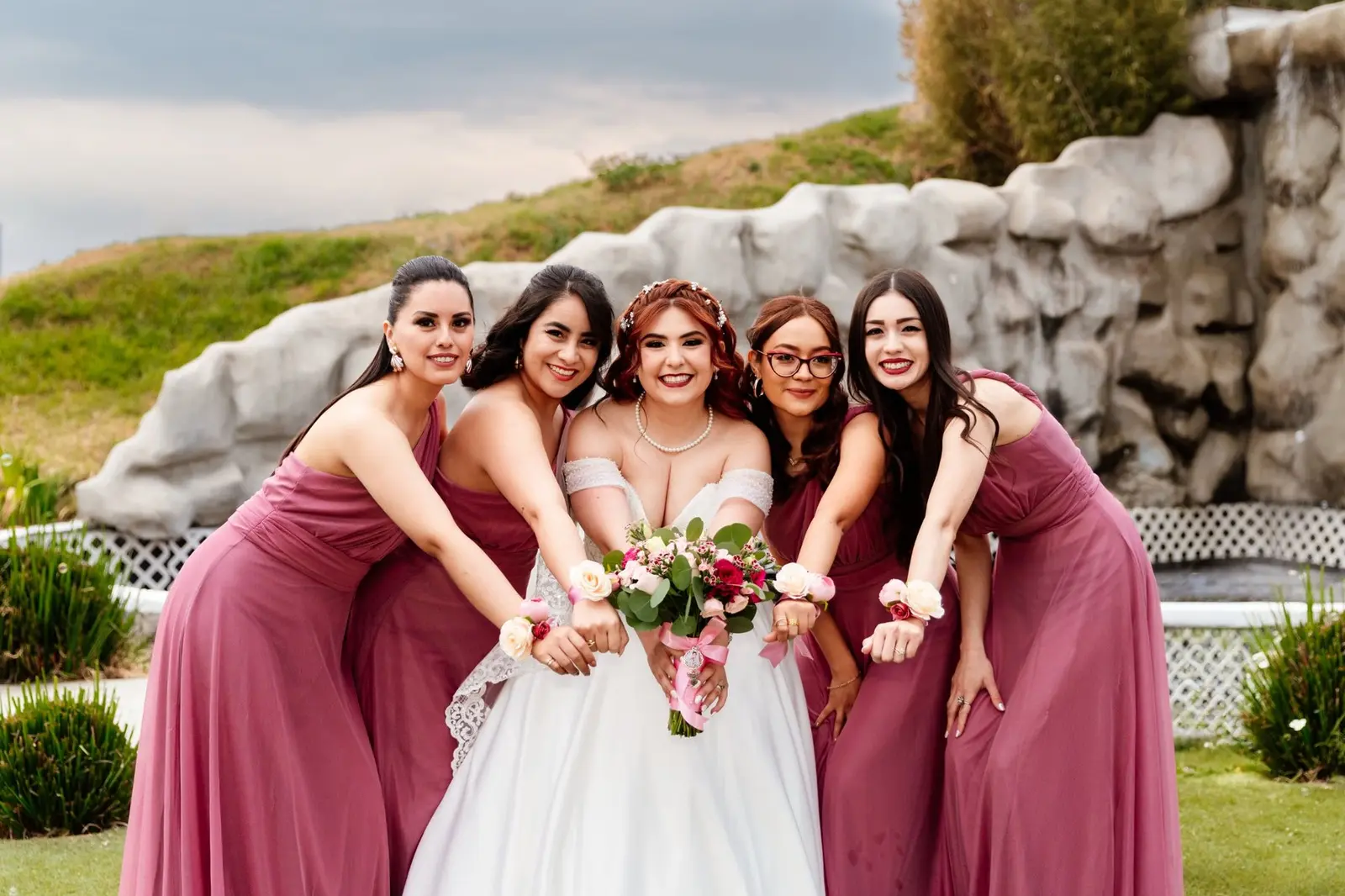 Diana acompañada por sus amigas