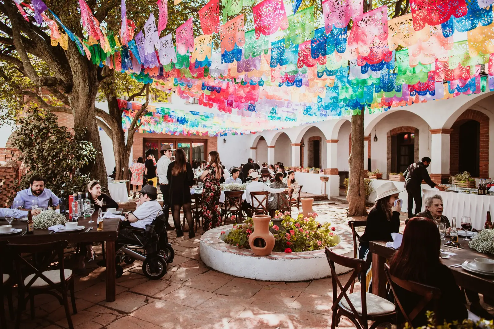 Recepción íntima en el patio del rancho