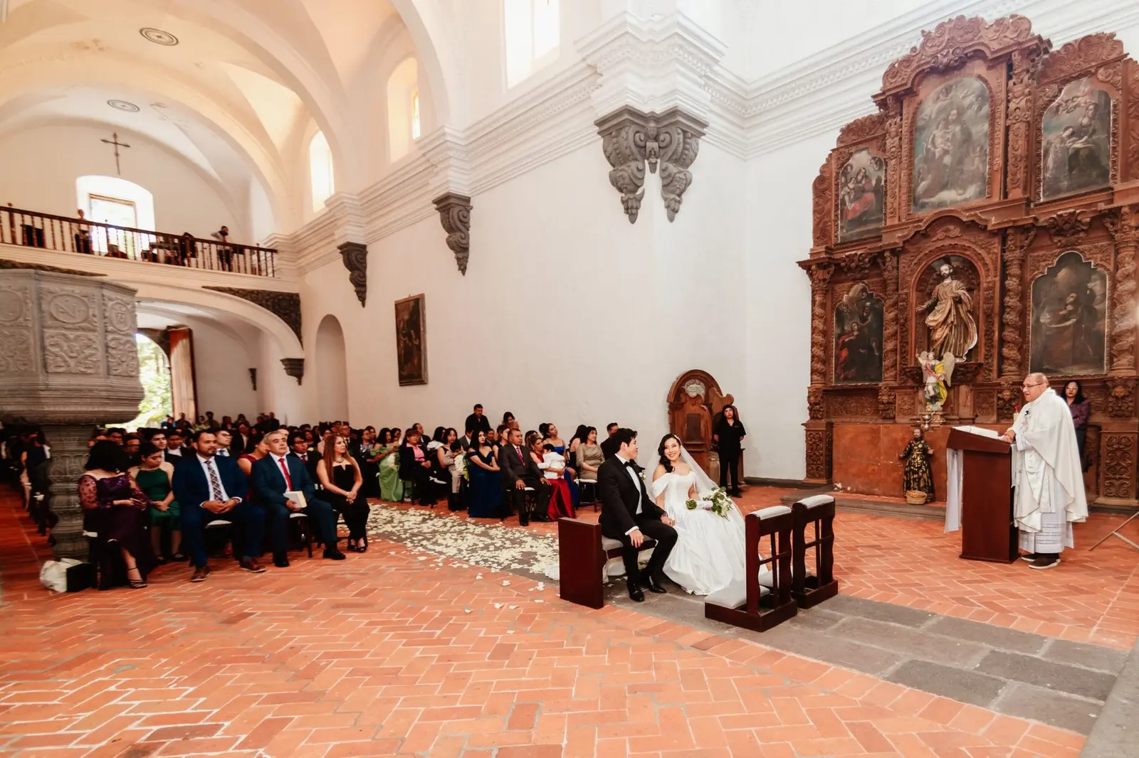 Ceremonia religiosa dentro de la hacienda