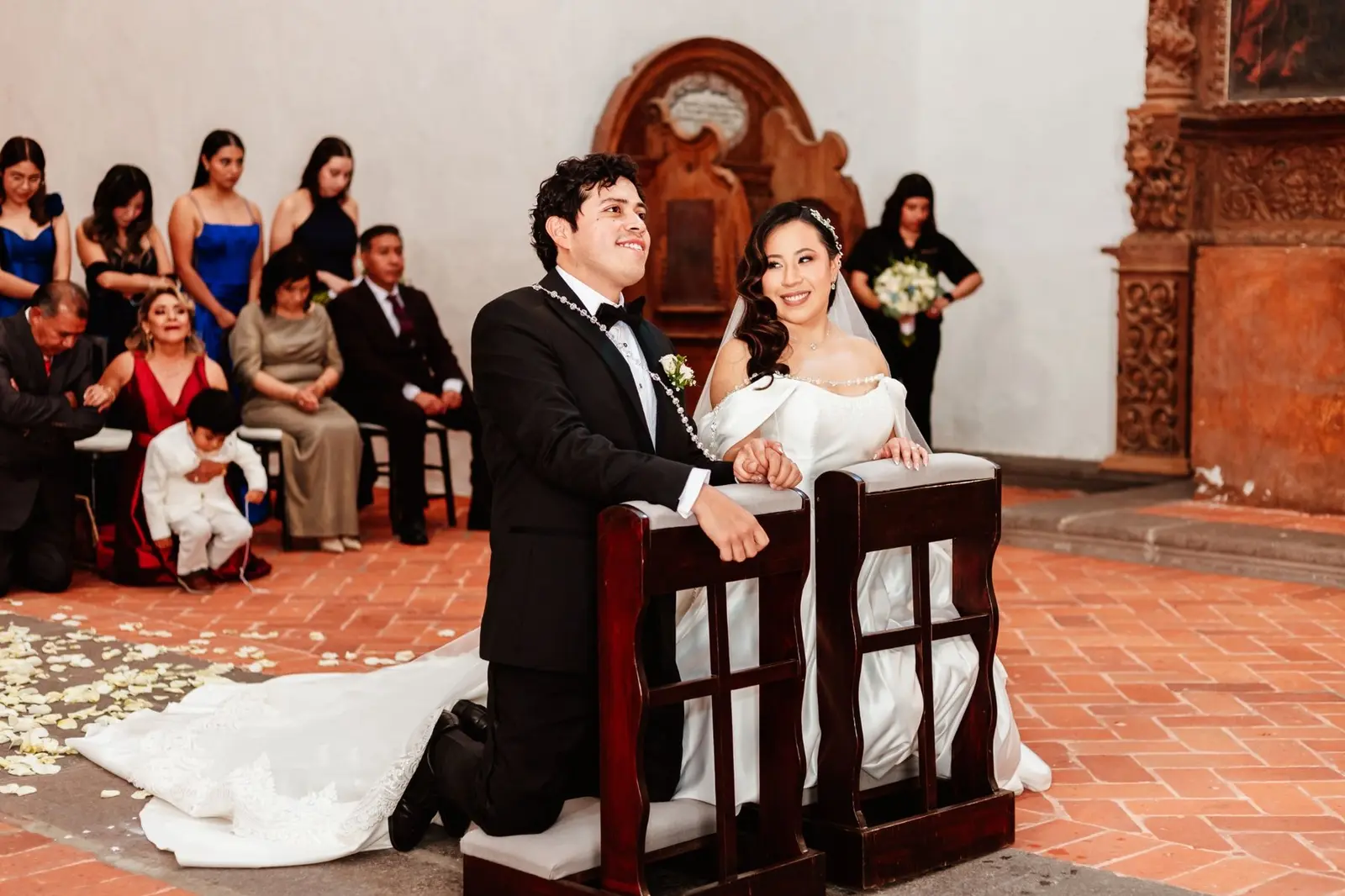 Nancy y Alfredo durante la ceremonia religiosa